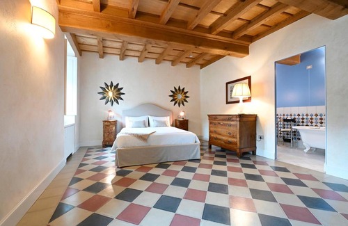 Carciano Apartment | Pet-Friendly Isola Bella Apartments - Suite Ninfea Awaits!