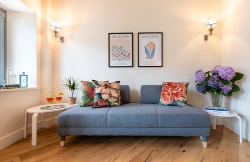 Carciano Apartment | Pet-Friendly Isola Bella Apartments with Exceptional Ratings