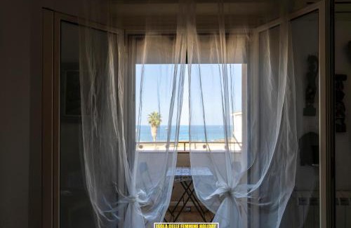 Isola delle Femmine House | Inviting Isola delle Femmine Holiday with Oceanfront Views