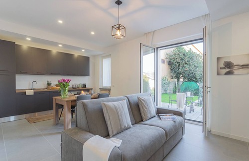 Grandate Apartment | Top-Rated Isola Felice Grandate with Spa & Breakfast