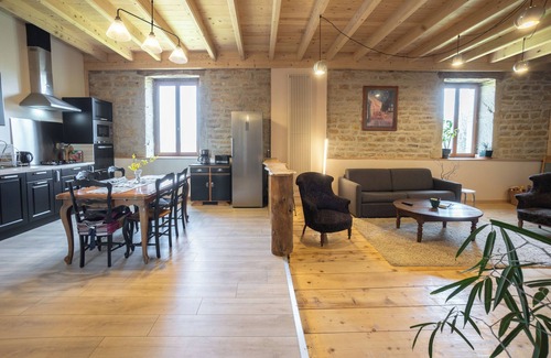 Presilly Cottage | Serene Cottage Retreat in the Jura Countryside