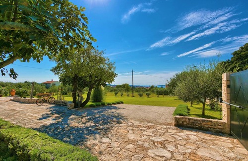 Fazana House | Tranquil House with Fantastic Sea View & Huge Garden Retreat