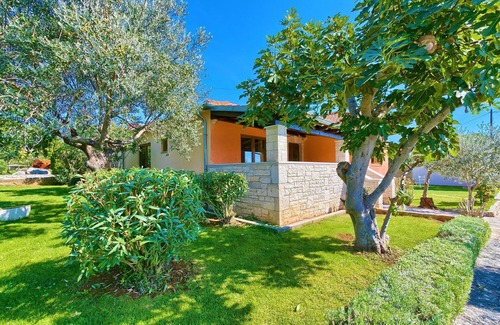 Fazana House | Tranquil House with Fantastic Sea View & Huge Garden Retreat