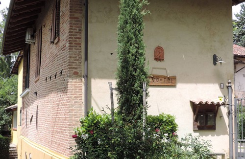 Cocconato Apartment | Tranquil Hilltop Retreat with Pool and Serene Garden