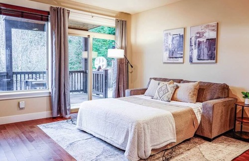 Issaquah House | Pet-Friendly Getaway in Issaquah Near I90 - 9.6/10 Rating