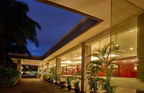 Cibodas Hotel | Guest Favorite: Istana Nelayan Hotel with Great Amenities