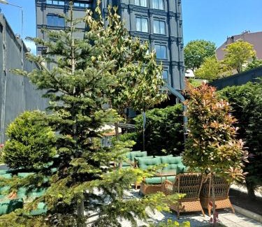 Topkapi Hotel | Elegant Porta Romanos Hotel with Spa and Breakfast Included