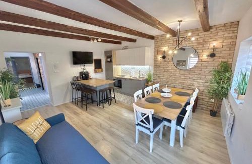 Zamardi Apartment | Family-Friendly IstEni Apartman Zamárdi with Ocean View