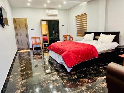 Perintalmanna House | Discover Isthira Home Stay: Family-Friendly with Pool Access