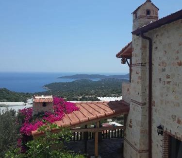 Kapakli House | Pet-Friendly Istlada Taş Ev Apart with Oceanfront Views