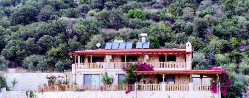 Kapakli House | Pet-Friendly Istlada Taş Ev Apart with Oceanfront Views