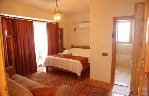 Kapakli House | Pet-Friendly Istlada Taş Ev Apart with Oceanfront Views