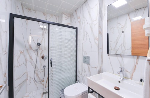 Arnavutkoy Hotel | Discover Istport Hotel: Guest Rated 8.6 with Great Amenities