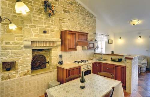 Rakalj Villa | Tranquil Istrian House with Ocean View and Breakfast