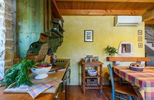 Rakalj House | Idyllic Istrian Stone House with Fireplace & Garden Retreat
