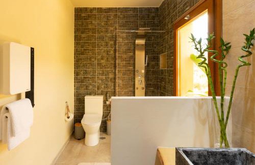 Kalo Chorio Apartment | Oceanfront Istron Agnanti: Pet Friendly & Family Ready