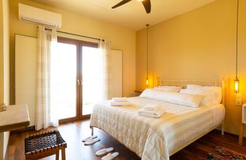Kalo Chorio Apartment | Oceanfront Istron Agnanti: Pet Friendly & Family Ready