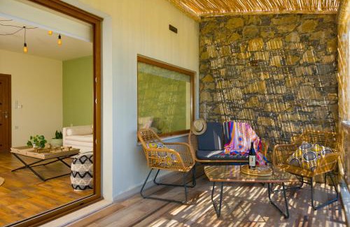 Kalo Chorio Apartment | Oceanfront Istron Agnanti: Pet Friendly & Family Ready