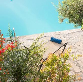 Kalo Chorio House | Relaxing Istron Maisonettes with Private Pool and Pets Welcome
