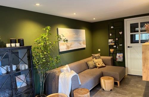 Baaiduinen Apartment | Family-Friendly It Bûthús with Top Guest Rating of 9.2