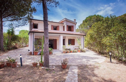 Cala Liberotto Apartment | Beachfront LA PIGNA Apartment: 10/10 Guest Rated Retreat