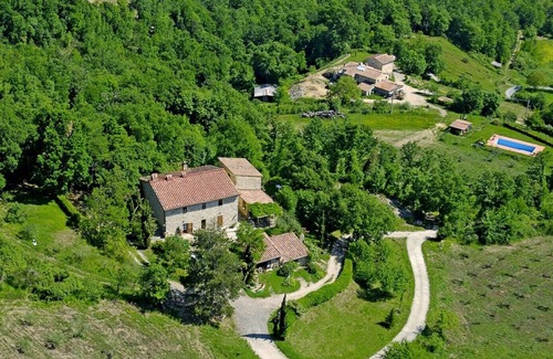 Castelnuovo di Val di Cecina Apartment | Relaxing Retreat: Farm Apartment with Pool & Pet-Friendly