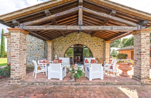 Castroncello Villa | 10/10 Rated Dimora di Castroncello: Pool & Pet Friendly