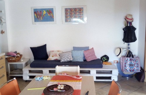 Casuzze House | Oceanfront Casuzze Holiday Home with Breakfast & Kitchen