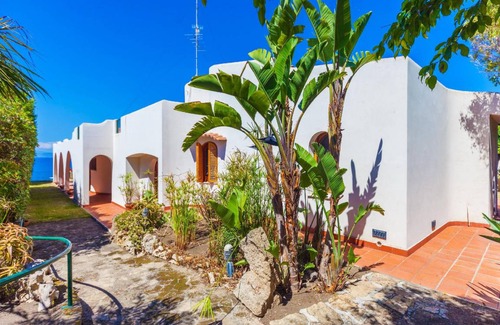 Costa Saracena-Castelluccio House | Spacious 6-Bedroom House with Private Pool for Groups