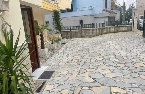 Kamez House | Cozy Villa Near Renowned Hotel with Family-Friendly Amenities