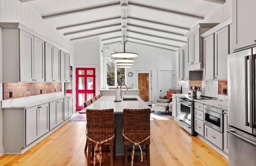 North Litchfield Beach House | Experience Joyful Days at the Beach with Ocean Views