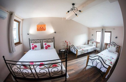 Plovdiv Center Apartment | Prime City Apartment Steps from Major Landmarks & Breakfast