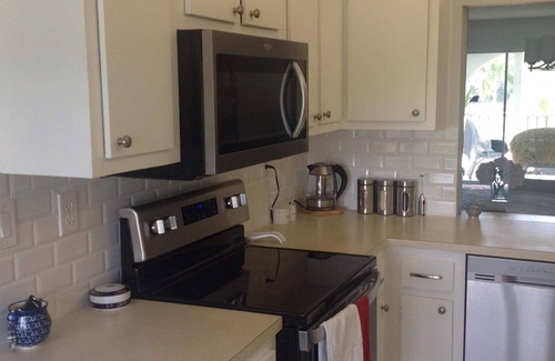 Central Naples Condo | Ideal Naples Retreat: Pools, Spa & Tennis Near the Beach
