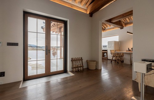 Gyeongju Villa | Convenient Stay Near Namsan Mountain and Hwangridan-gil