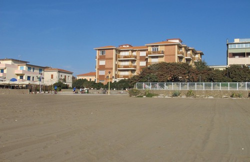 Marina di Castagneto Carducci Apartment | Coastal Retreat in Tuscany with Beach Access & Pool