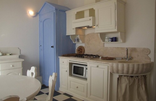 Marina di Castagneto Carducci Apartment | Cozy Holiday Apartment in Marina di Castagneto Donoratico