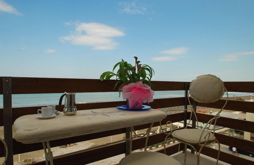 Marina di Castagneto Carducci Apartment | Cozy Holiday Apartment in Marina di Castagneto Donoratico