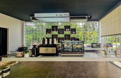 Si Racha Hotel | Inviting Getaway at It My Life Cafe x Camp - Rated 9/10