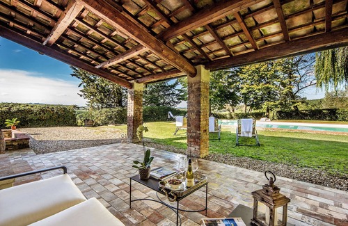 Chiocchio Cottage | Idyllic Farmhouse Retreat with Private Pool in Vineyards