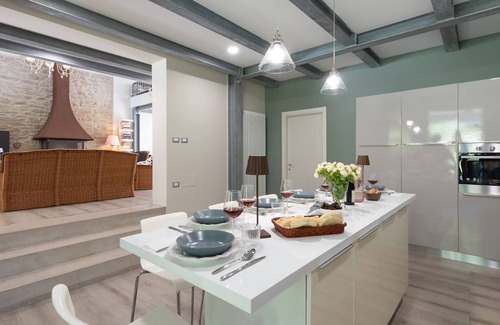 Apecchio Villa | Inviting Villa in Chipieri - Enjoy Poolside Relaxation