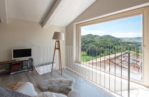 Apecchio Villa | Inviting Villa in Chipieri - Enjoy Poolside Relaxation