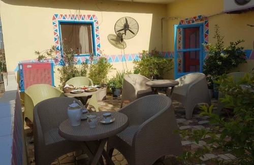 Giza House | Family-Friendly Retreat with Pyramid Views and Full Kitchen