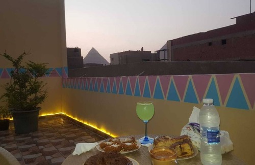 Giza House | Family-Friendly Retreat with Pyramid Views and Full Kitchen