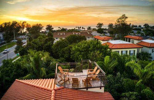 Holmes Beach House | Escape to a Jungle Paradise with Oceanfront Views