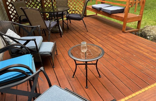 Pocono Lake Cottage | Autumn Getaway: Book Now for Lake View Relaxation
