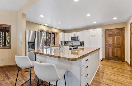 Flagstaff Cabin | Relaxing Country Club Getaway at Burning Tree - Pet Friendly!