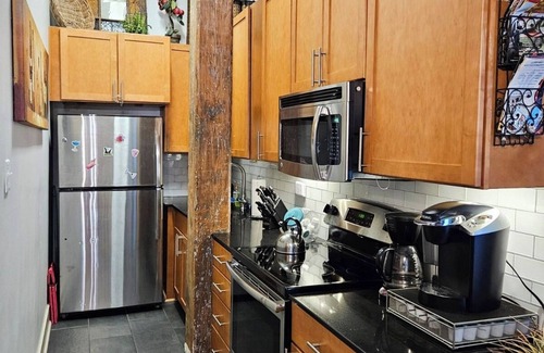 French Quarter Apartment | Book Your 1B/1B Retreat with Patio and Garage Parking!