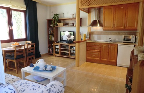 Jatar Apartment | Experience a Friendly Retreat with Pool & Spa Amenities