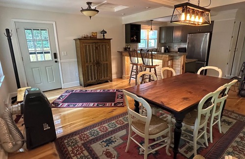 Bolton Landing House | Perfectly Located Stroll Hotel with Pool and Breakfast