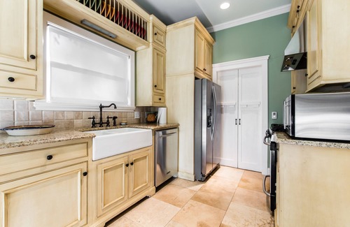 Oak Lawn House | Prime Location Near Top Dallas Attractions with Kitchen Access
